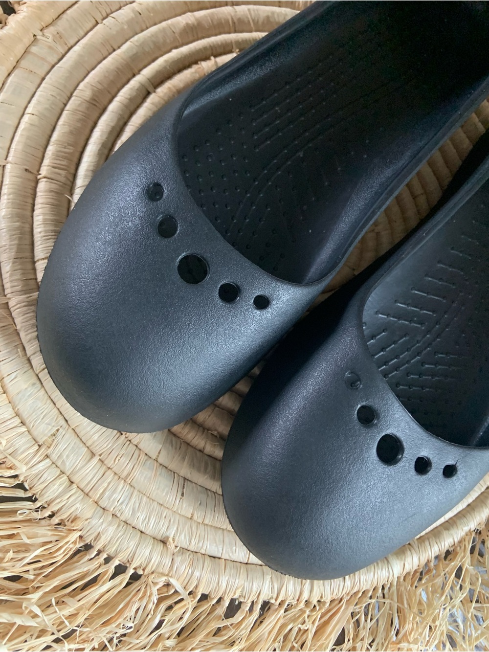 CROCS Women’s Matte Black Round Toe Slip On Ballet Flats Size 9 - Picture 8 of 16